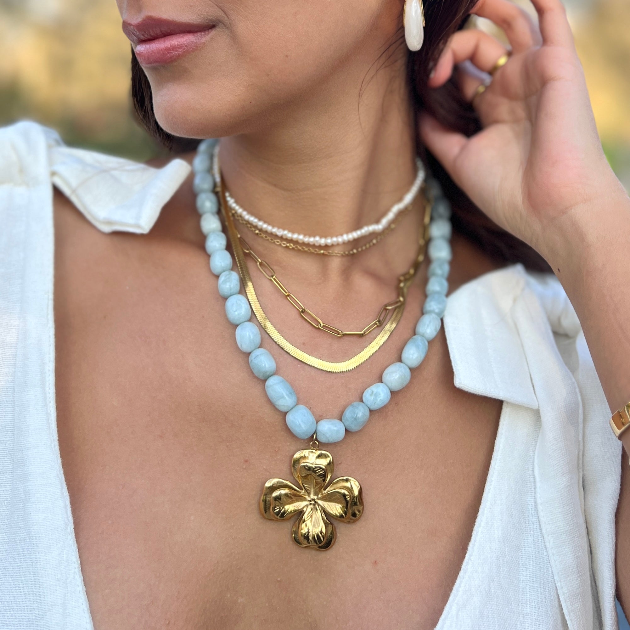 Aguamarina golden necklace