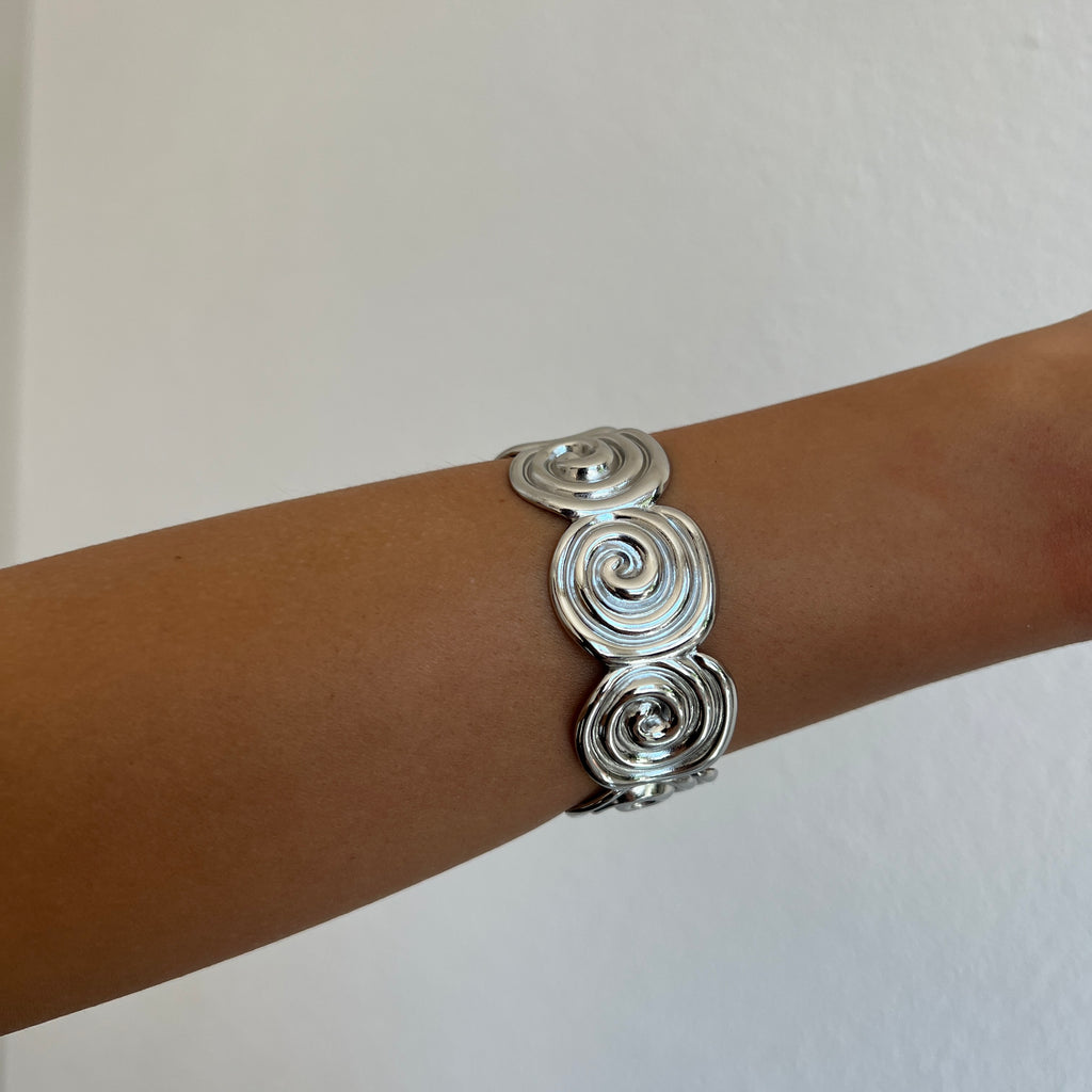 Silver shell bracelet