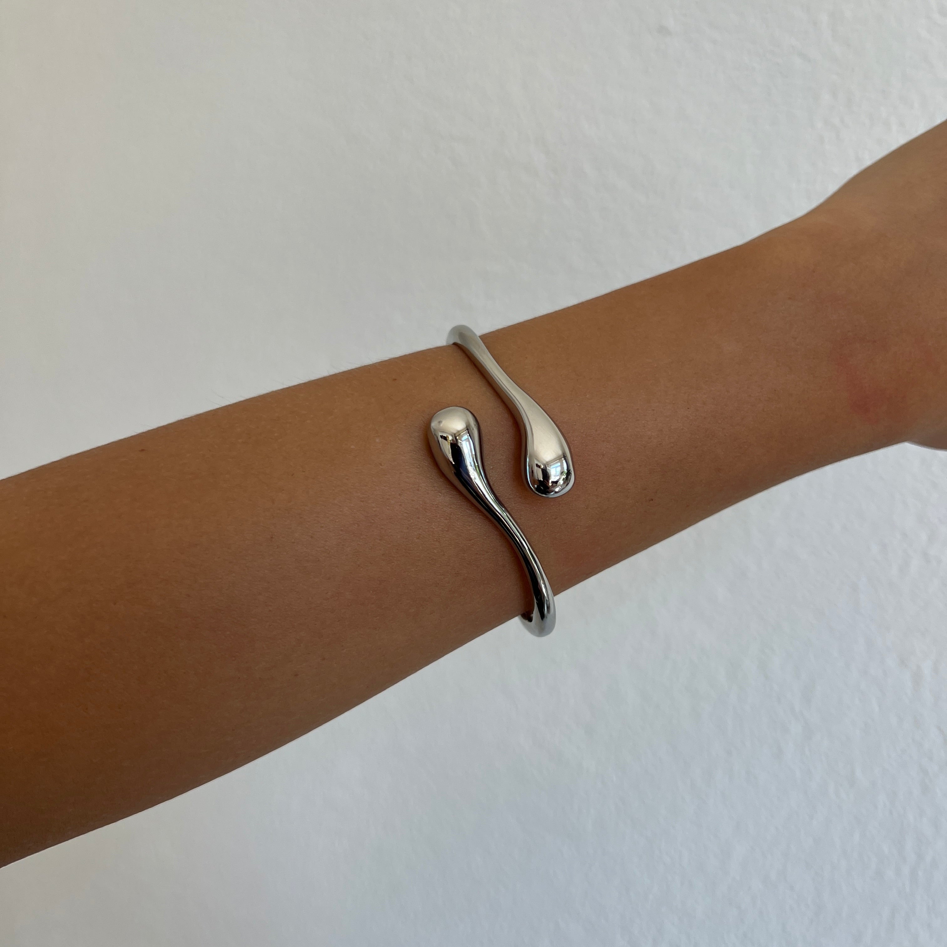 Dola bracelet