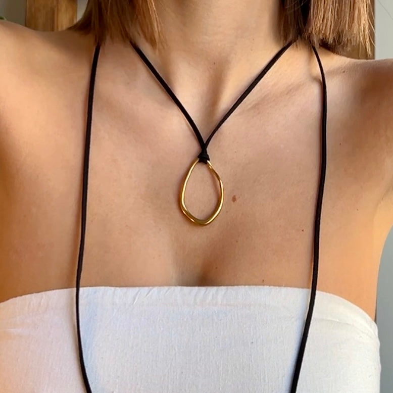 Lágrima black necklace