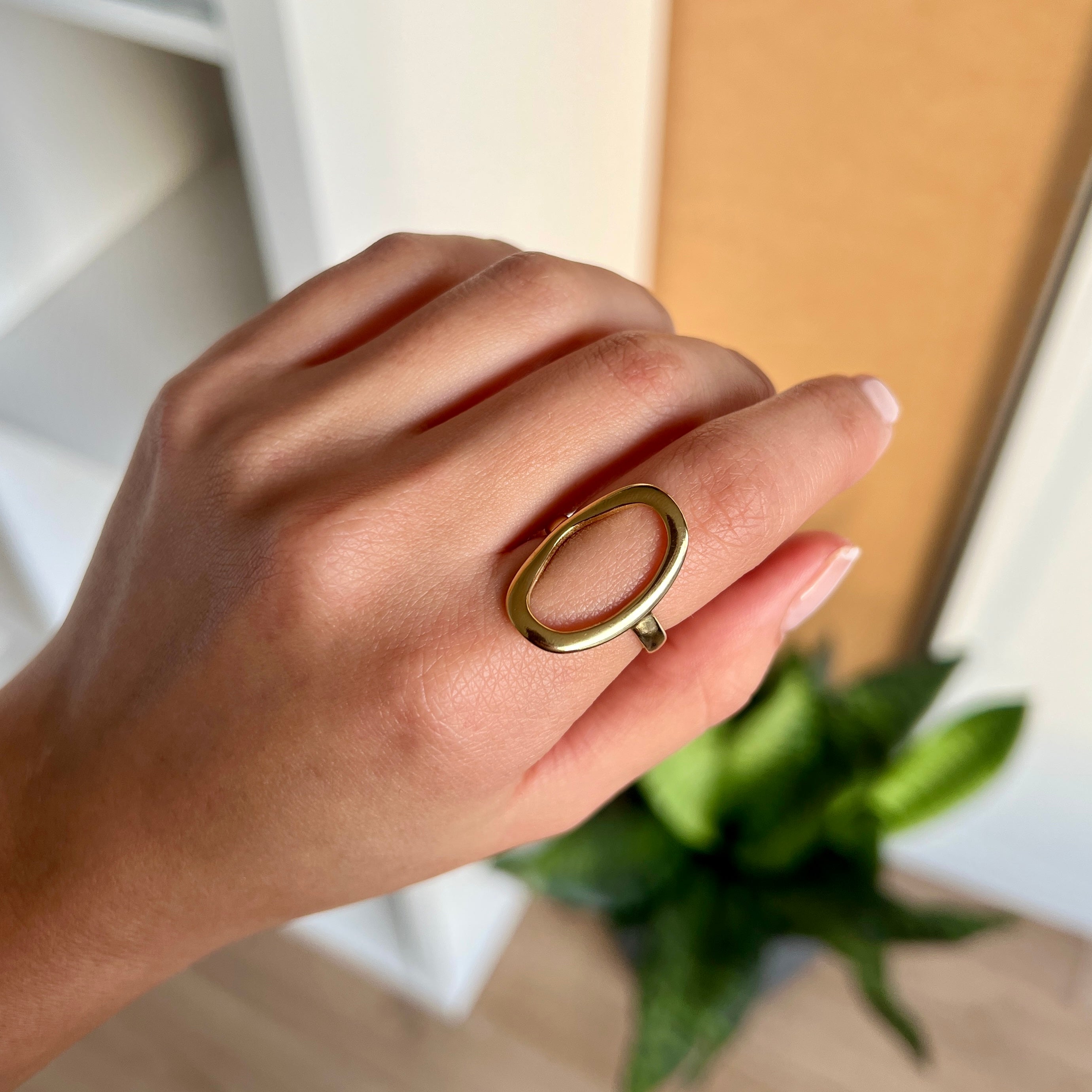 Oval ring